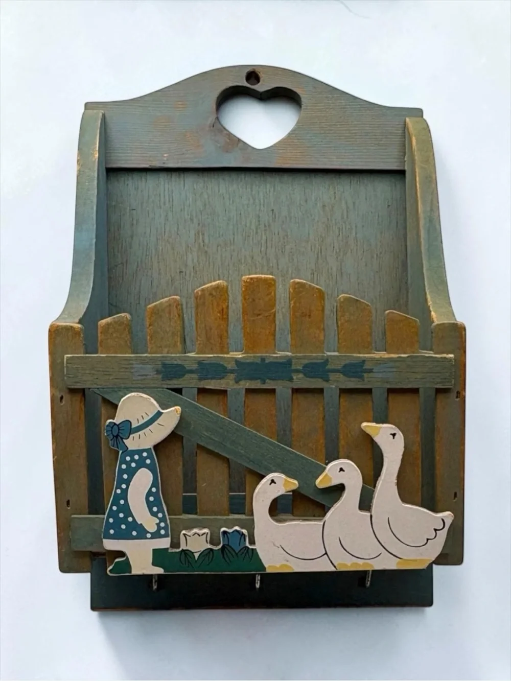 VTG Wooden Wall Mounted Key & Letter Holder w/ Sunbonnet Sue & Geese Wall Pocket